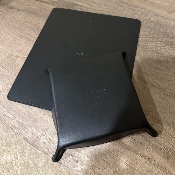 Salvatore Ferragamo Gancini catch-All Black and Grey gift set. - Picture 3 of 4